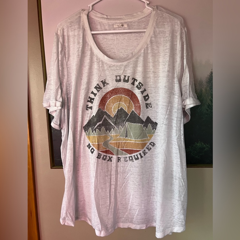 NWOT maurices “think outside - no box required” graphic tee